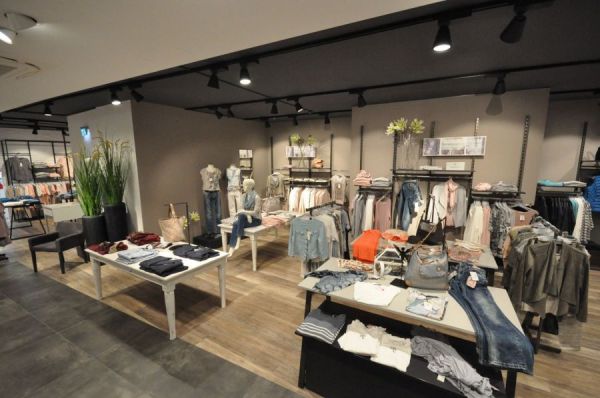 DIPASCH Mode- und Bettenhaus D.P. Schmits GmbH