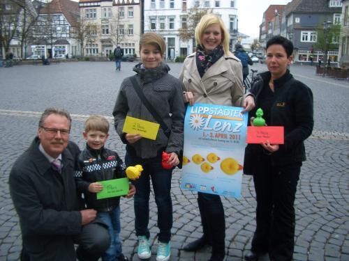 Mit einem gelben Quietsche-Entchen zum Glück